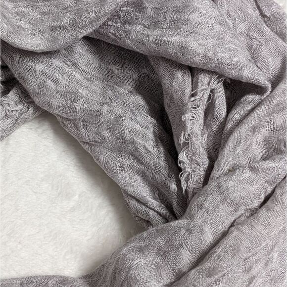 NWOT Collection Eighteen Silvery Grey Lightweight Infinity Scarf - Picture 3 of 10